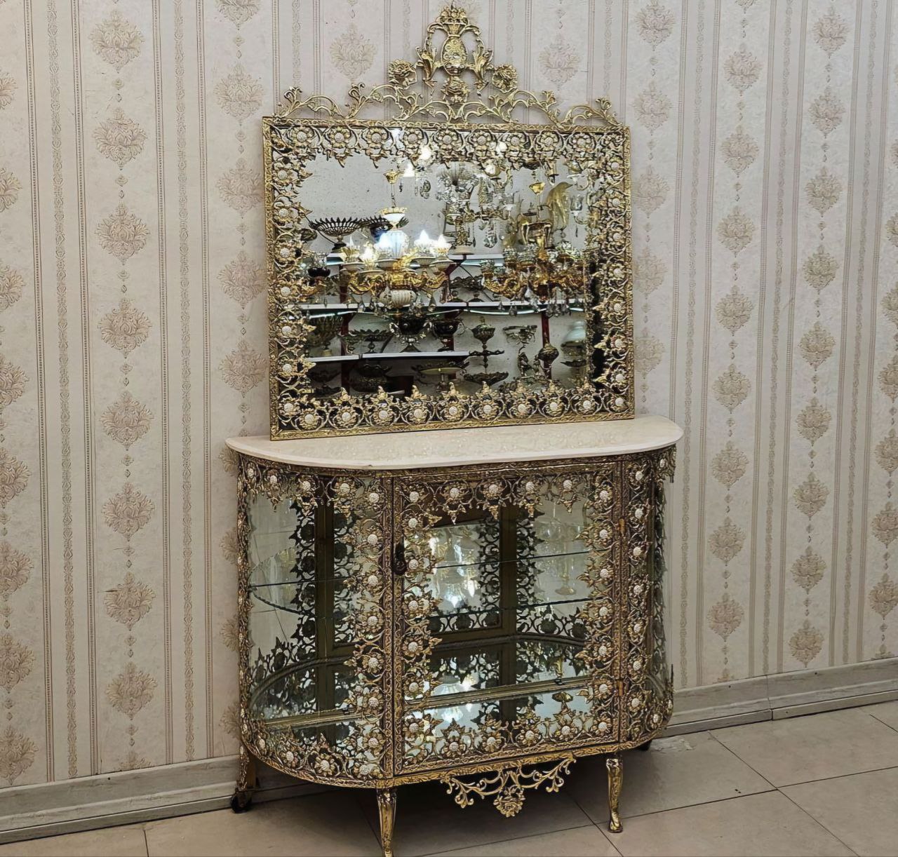 آینه و بوفه